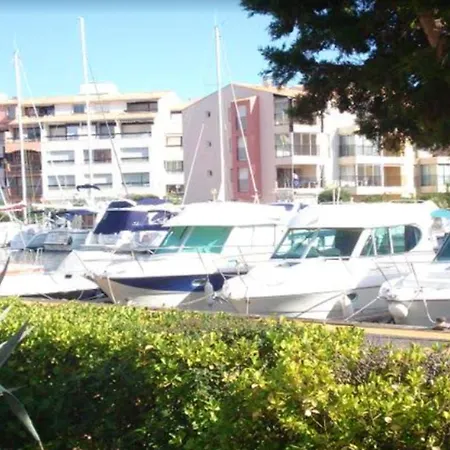 D'une A Avec Magnifique Vue Sur La Mer Et Jardin Clos